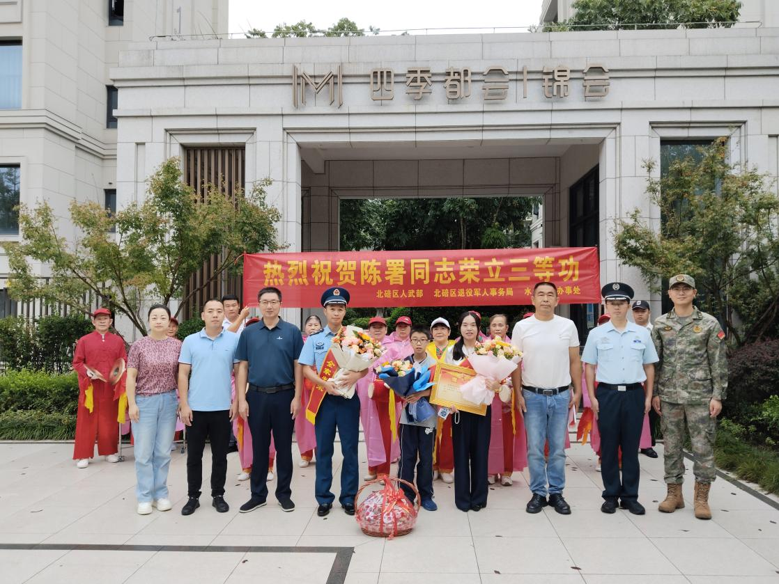 9.22为现役军人送喜报1.png
